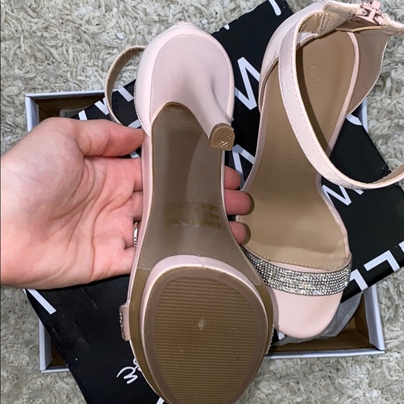 High heels - Picture 3 of 5